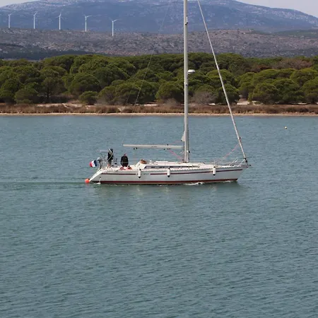 Port Avec Vue Sur Le Chenal * Leucate